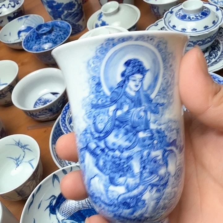手绘菩萨青花单杯