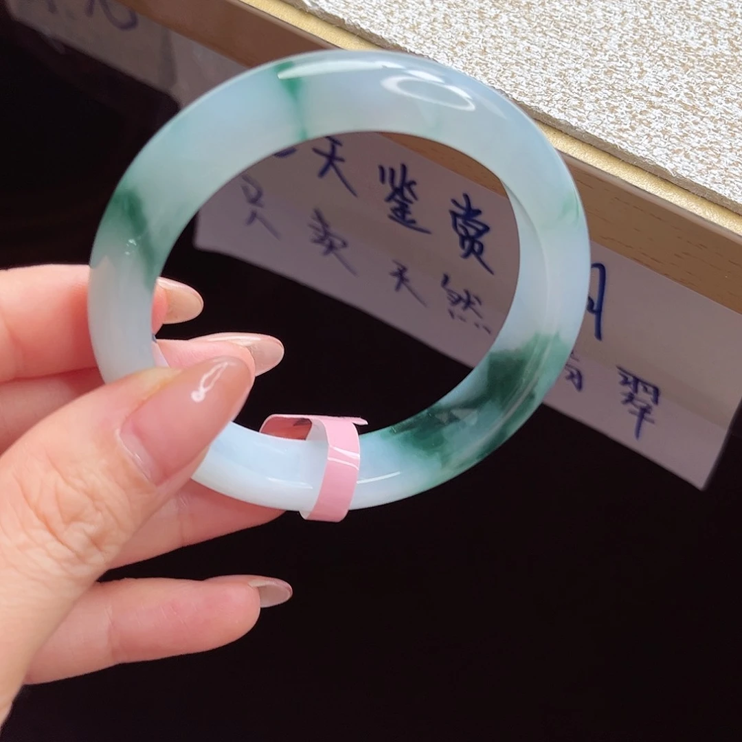 翡翠手镯未镶嵌手镯