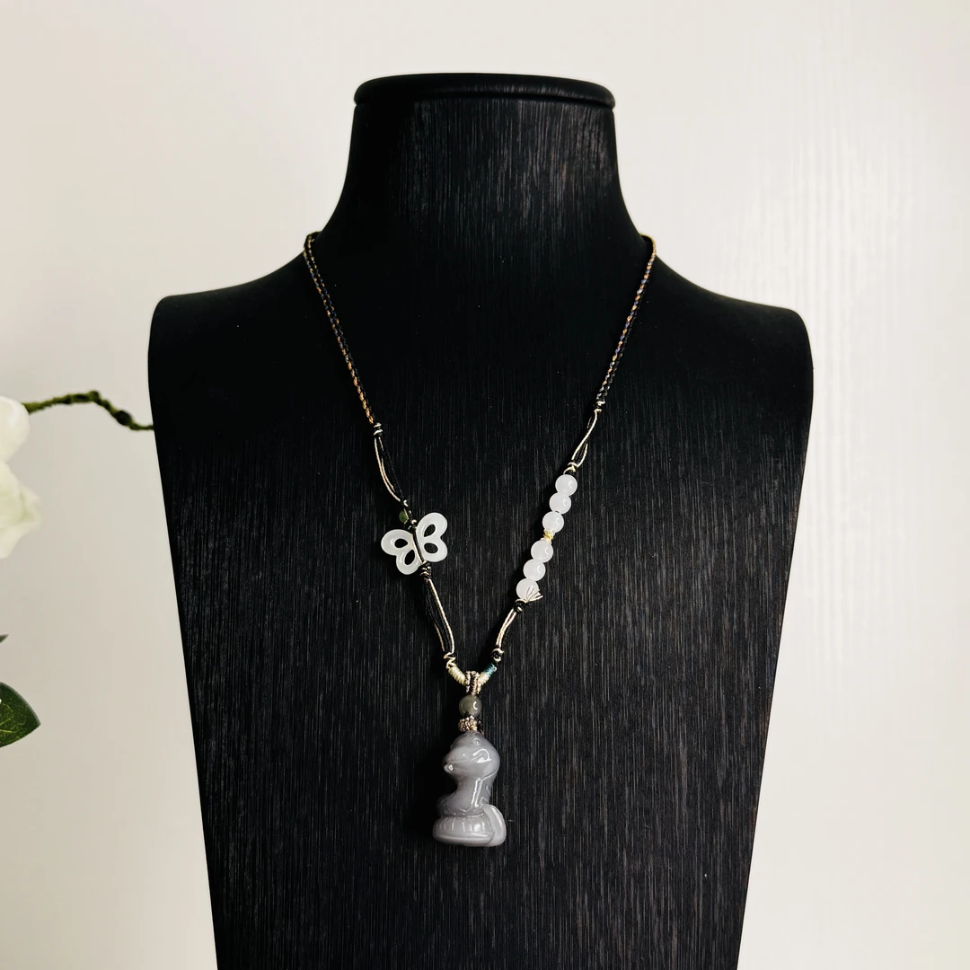 壹屿珠宝    和田玉典藏小蛇颈饰