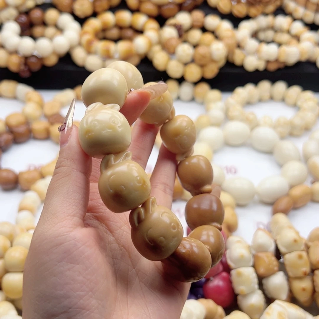 吊坠白玉菩提渐变色小八27卡生长纹