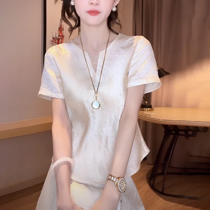 2025夏季短袖女士t恤新款时尚洋气减龄休闲遮肉显瘦醋酸V领上衣