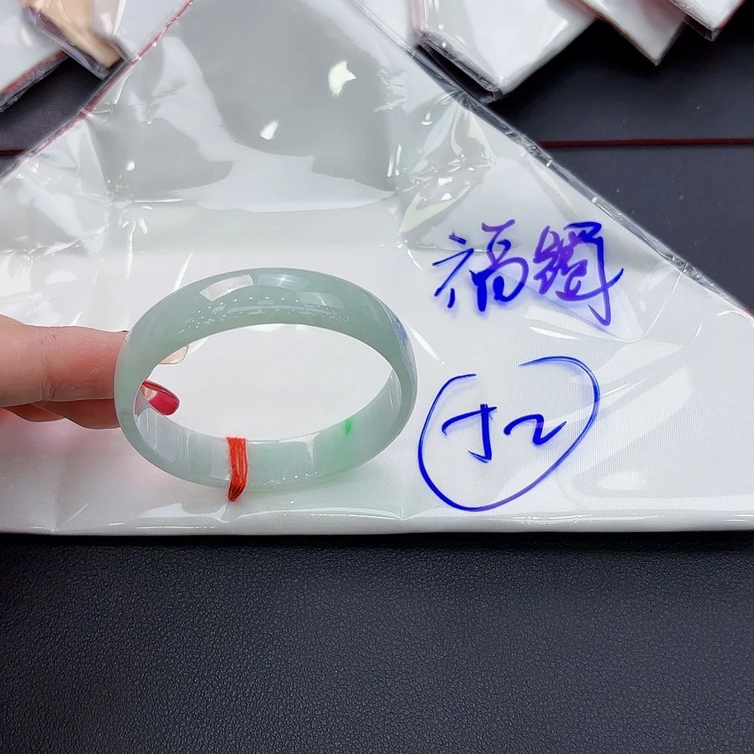 翡翠手镯未镶嵌手镯