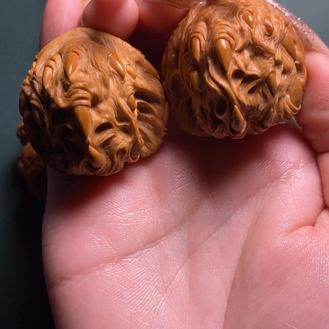 金***宝文玩核桃白狮子吞噬35