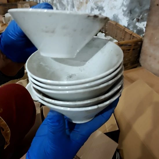 摆件盘子碗茶壶啥都有