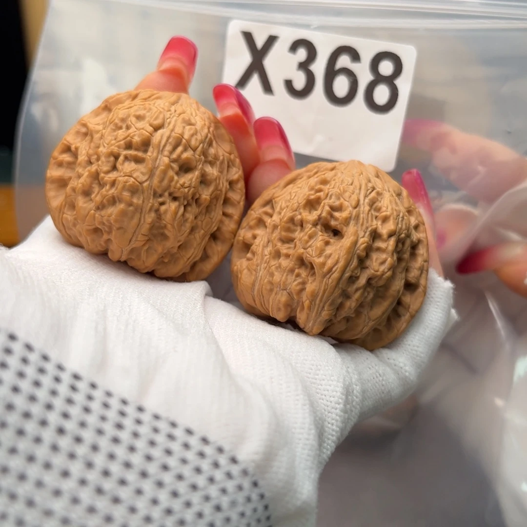 文玩核桃把件42左右绣球x 368