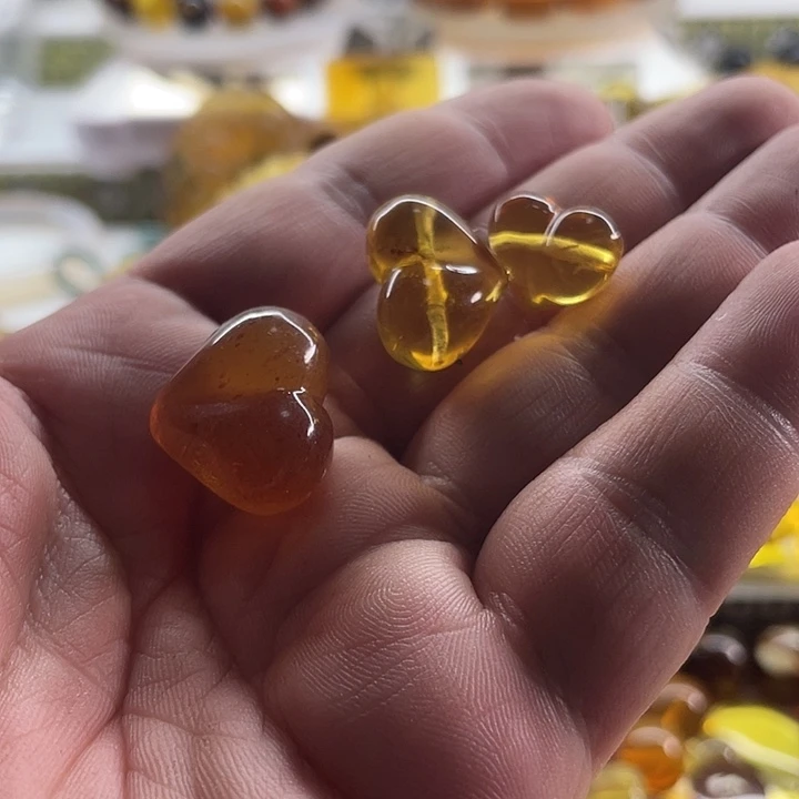 琥珀未镶嵌珠宝奇石桃心