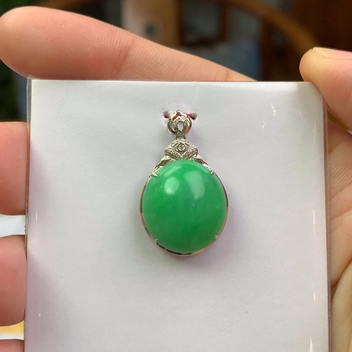 翡翠18K金镶嵌颈饰翡翠吊坠