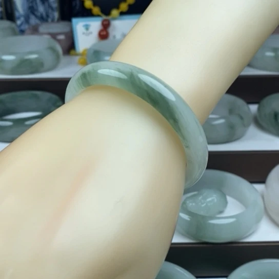 波***惊石英质玉（金丝玉）未镶嵌手镯