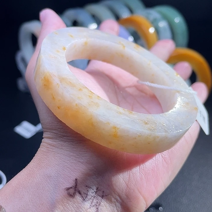 定制翡翠未镶嵌翡翠手镯