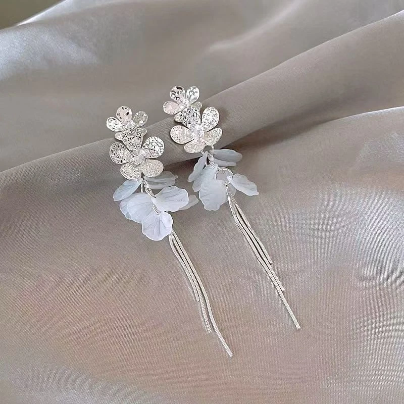 度假风银色纹理花朵长款流苏耳环女2026新款爆款高级感耳饰品配饰