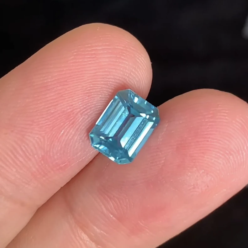 天然超级圣玛利亚色风信子锆石 4.11ct 全干净完美 尺寸7×9.3×4.7
