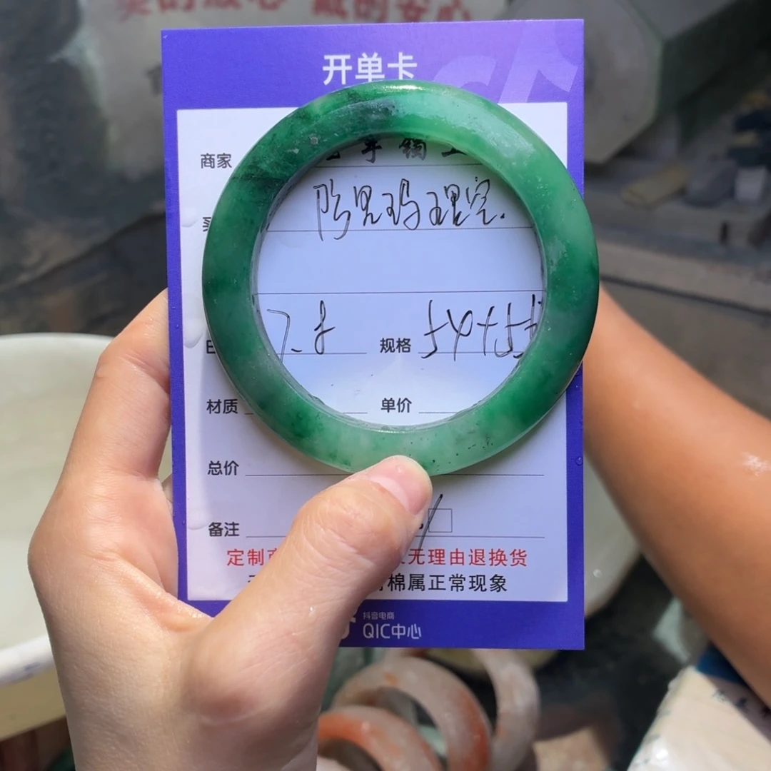 阿***空石英质玉手镯未镶嵌