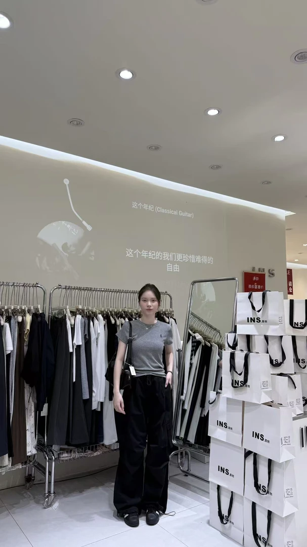 超新棉简约小马标刺绣正肩修身女T恤短袖T恤