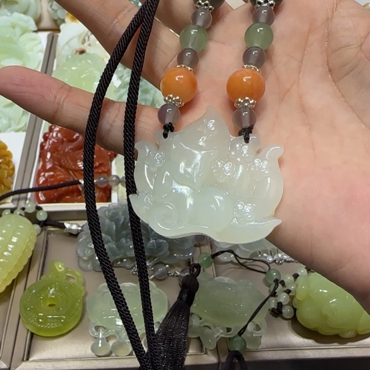 蛇纹石玉吊坠未镶嵌