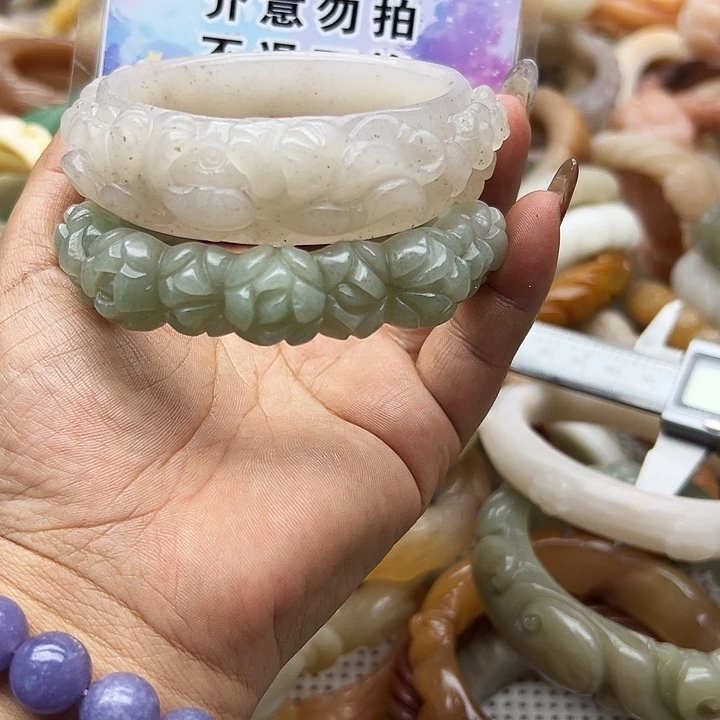 未镶嵌手镯石英岩玉