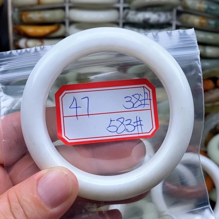 未镶嵌蛇纹石玉颈饰啊*惠