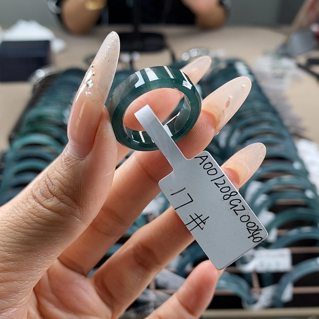 翡翠未镶嵌手镯戒指17