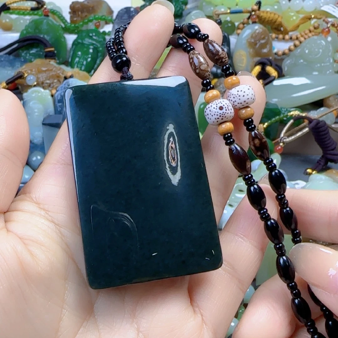 如***花和田玉未镶嵌颈饰