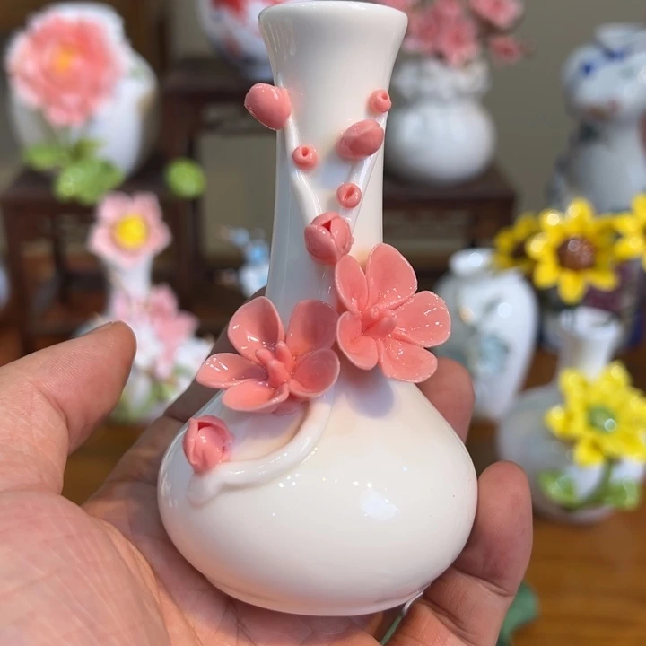 手工精致陶瓷摆件