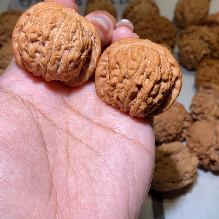 飛***白手串/手链核桃雪麒麟