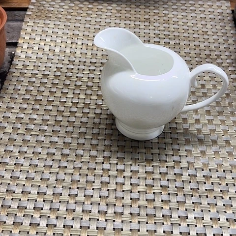 微瑕，不能明火，250毫升骨瓷一个公道杯