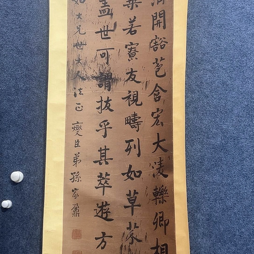 隔空玻璃是用金属做成了塑料