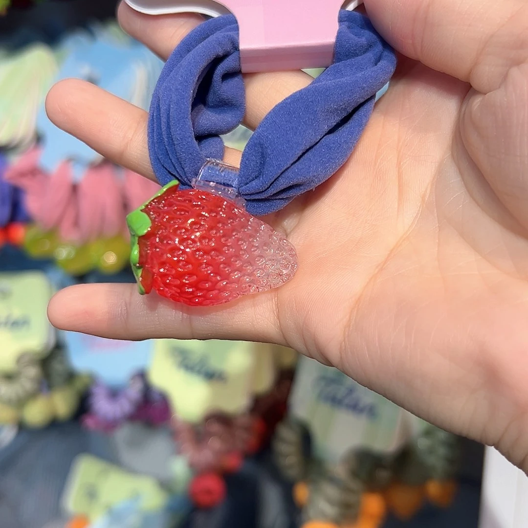 布艺铁合金夜光草莓