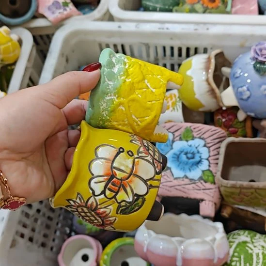当场拍满15元发货不凑不发，花盆盆口不方不圆有针孔黑点是正常的，