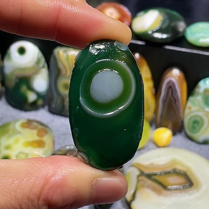 玛瑙/玉髓未镶嵌珠宝奇石