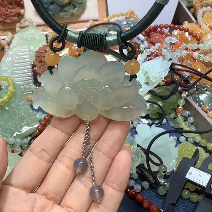 合金蛇纹石玉吊坠