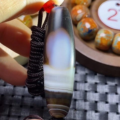 未镶嵌颈饰玛瑙/玉髓心**树