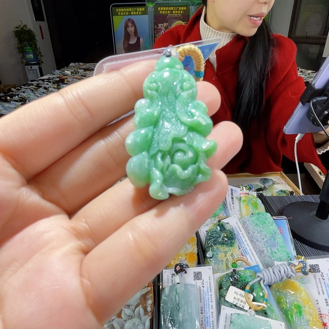 颈饰未镶嵌翡翠一