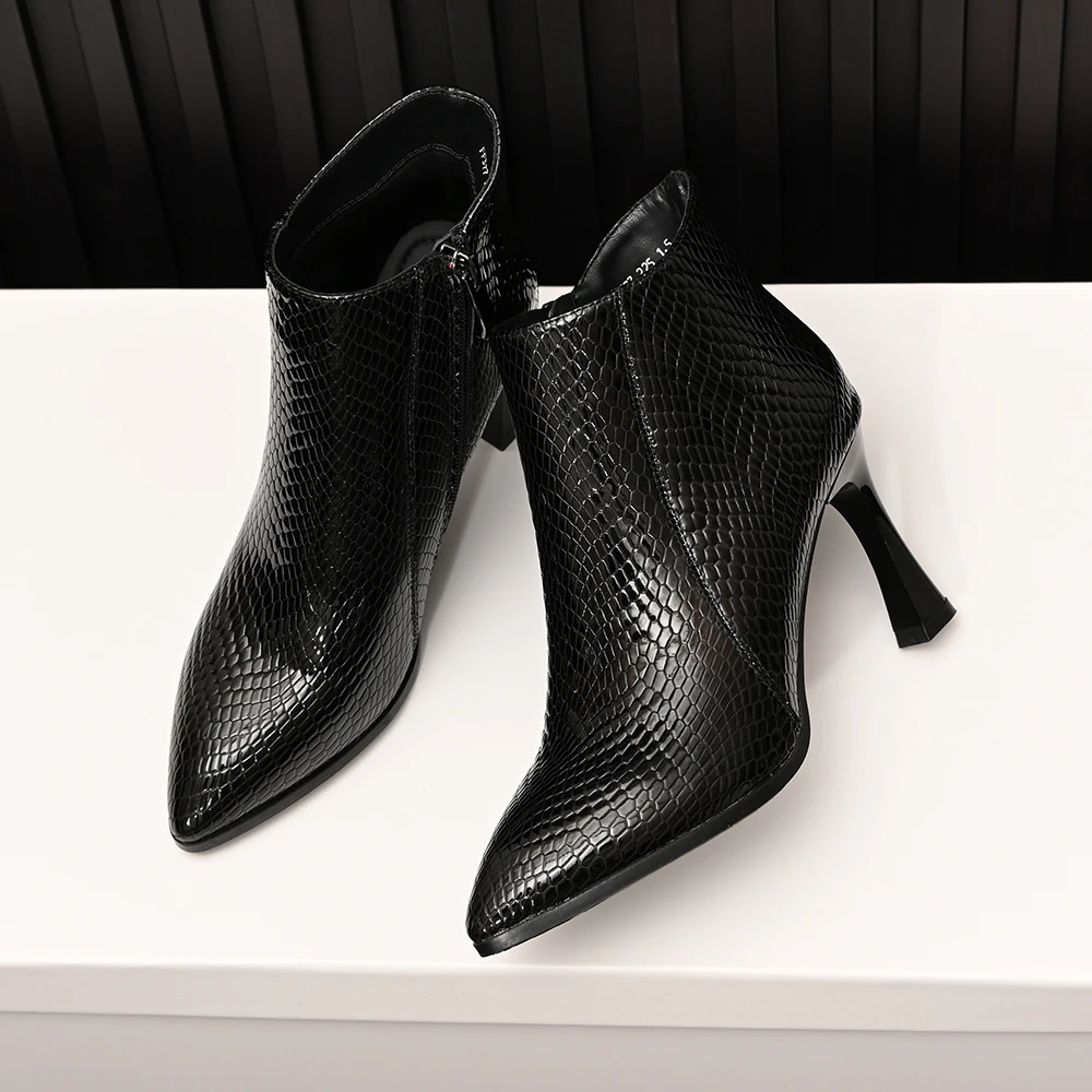 头层牛皮尖头细高跟侧拉链短靴女秋冬新款蛇纹气质百搭时装靴单靴