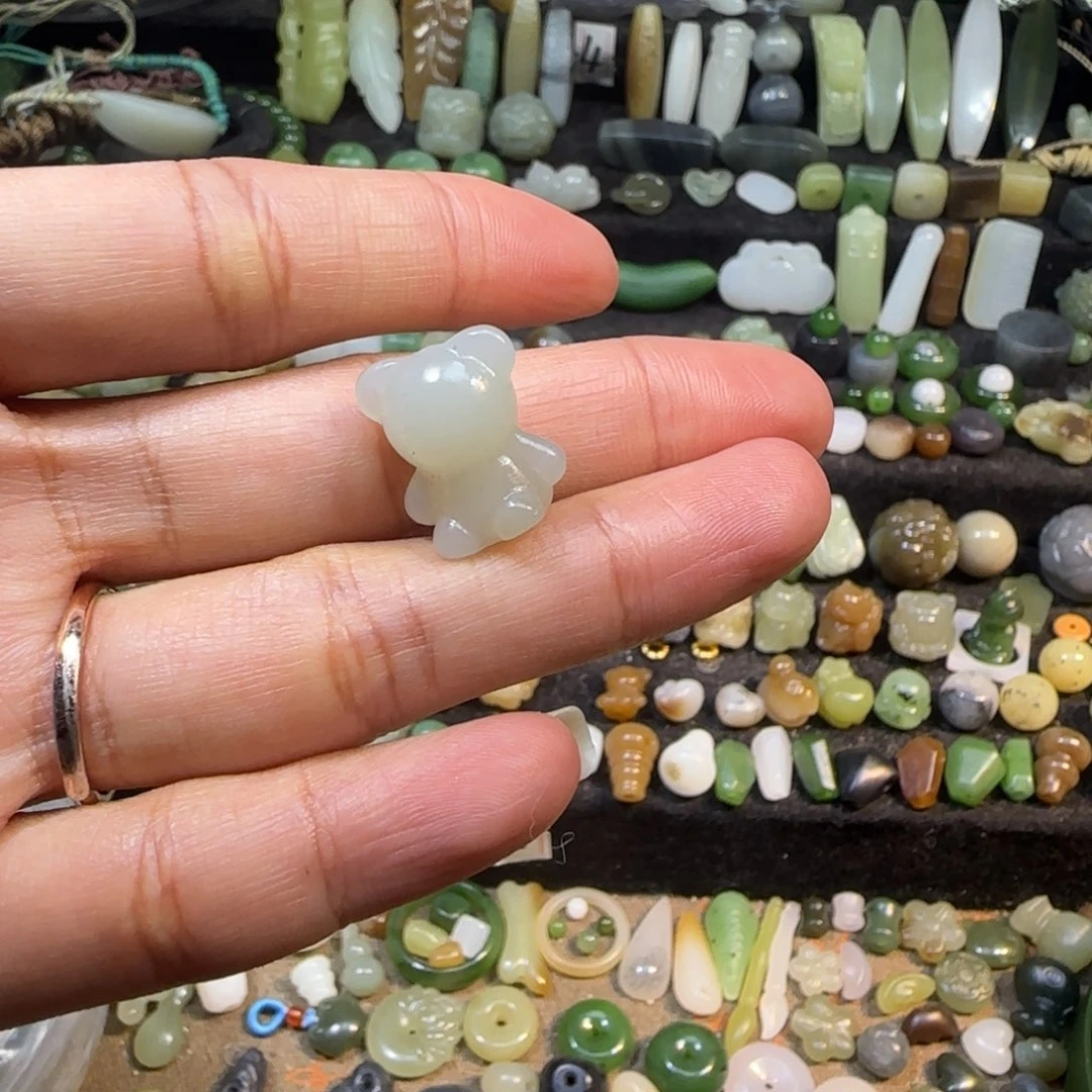 和田玉未镶嵌颈饰小熊熊