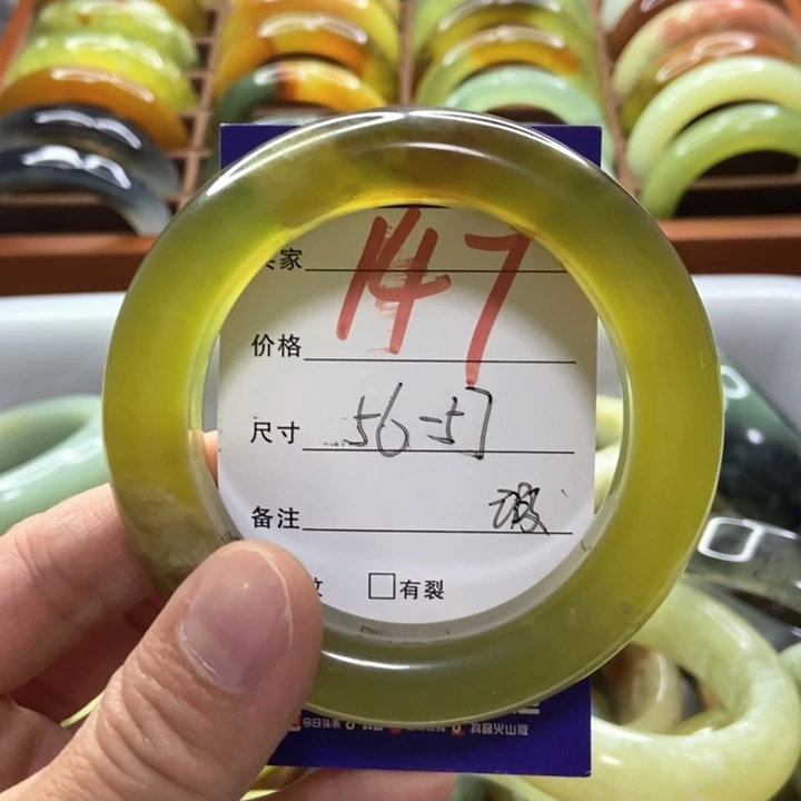 不***烦未镶嵌蛇纹石玉手镯