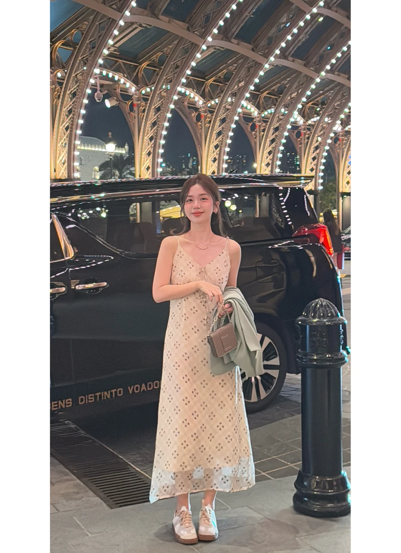 现货陳文文【花与诗】度假风温柔V领吊带连衣裙女收腰显瘦长裙L2846