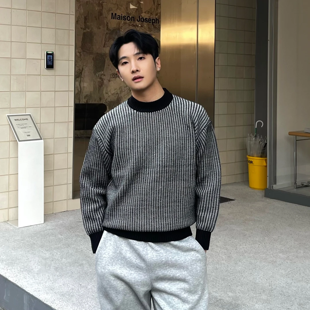 韩国男装 北极绒纱线细鱼骨编织毛衣 宽松阔版撞色领口针织毛衣