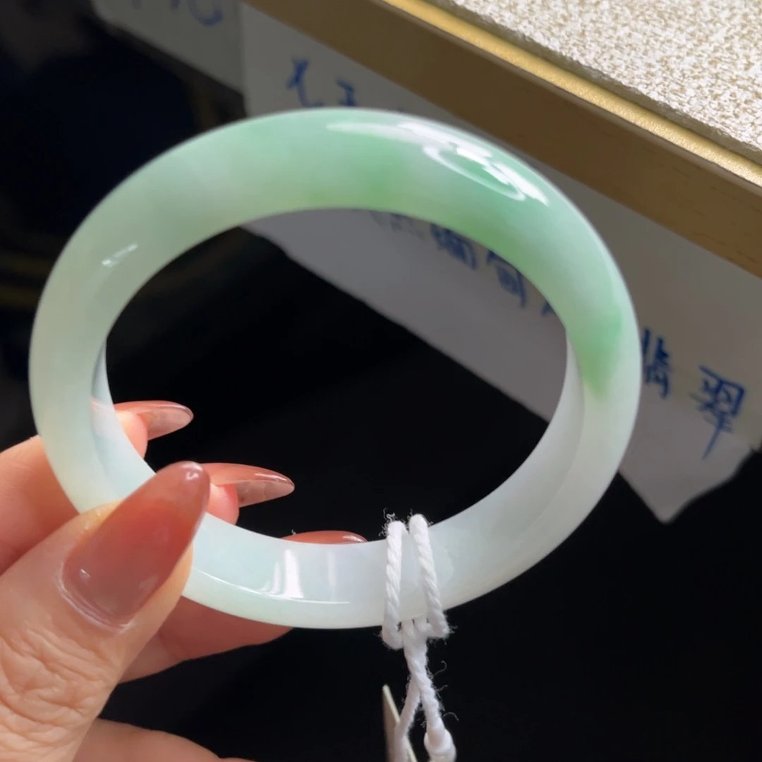 翡翠未镶嵌手镯手镯