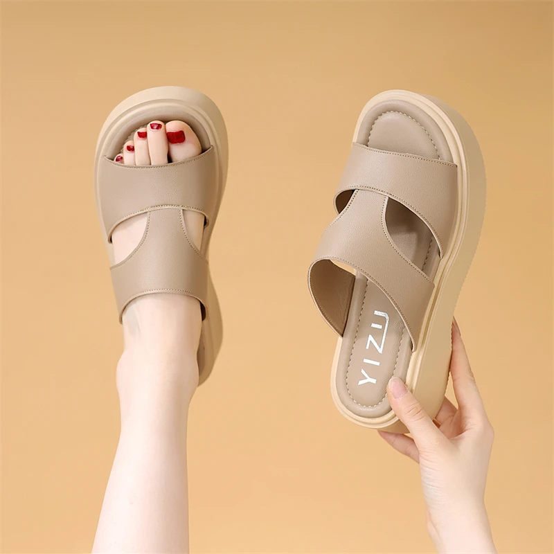 防滑夏季日常休闲风一字拖中跟轻便松糕底韩版配裙透气鱼嘴凉拖鞋