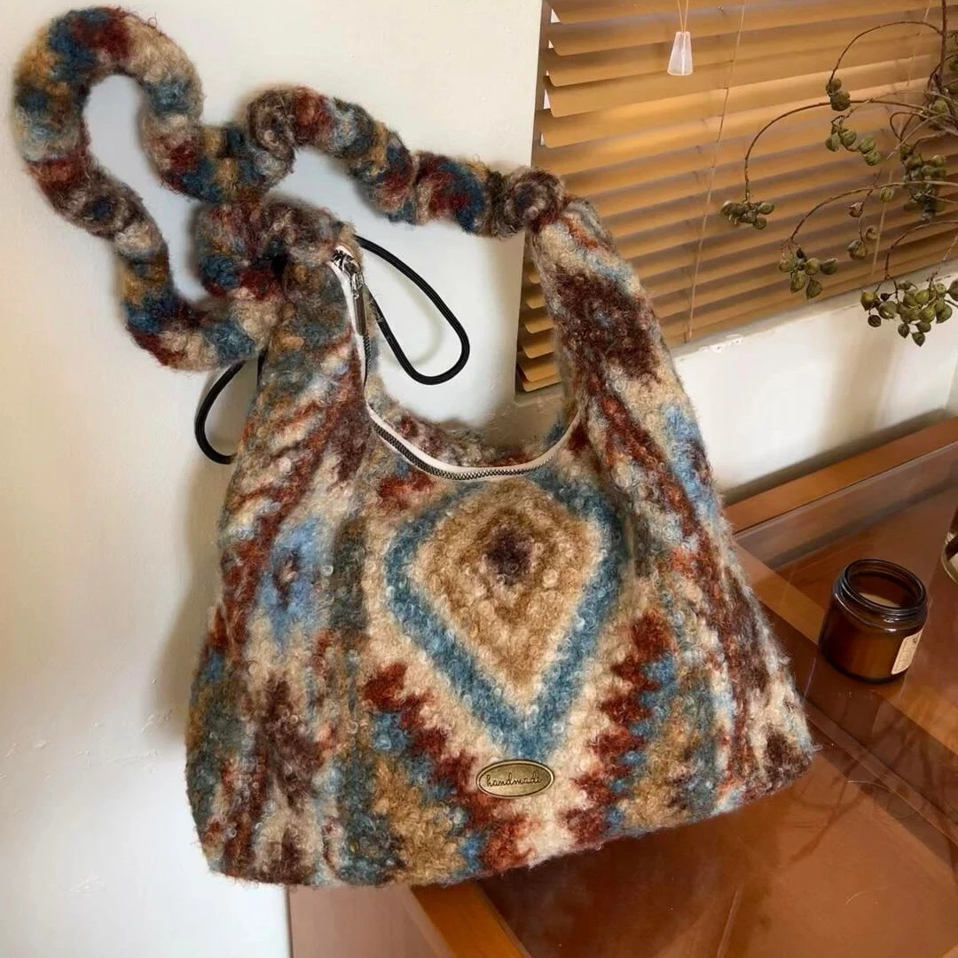 【西單會馆】秋冬毛绒拼接布面可调节肩带斜挎单肩包