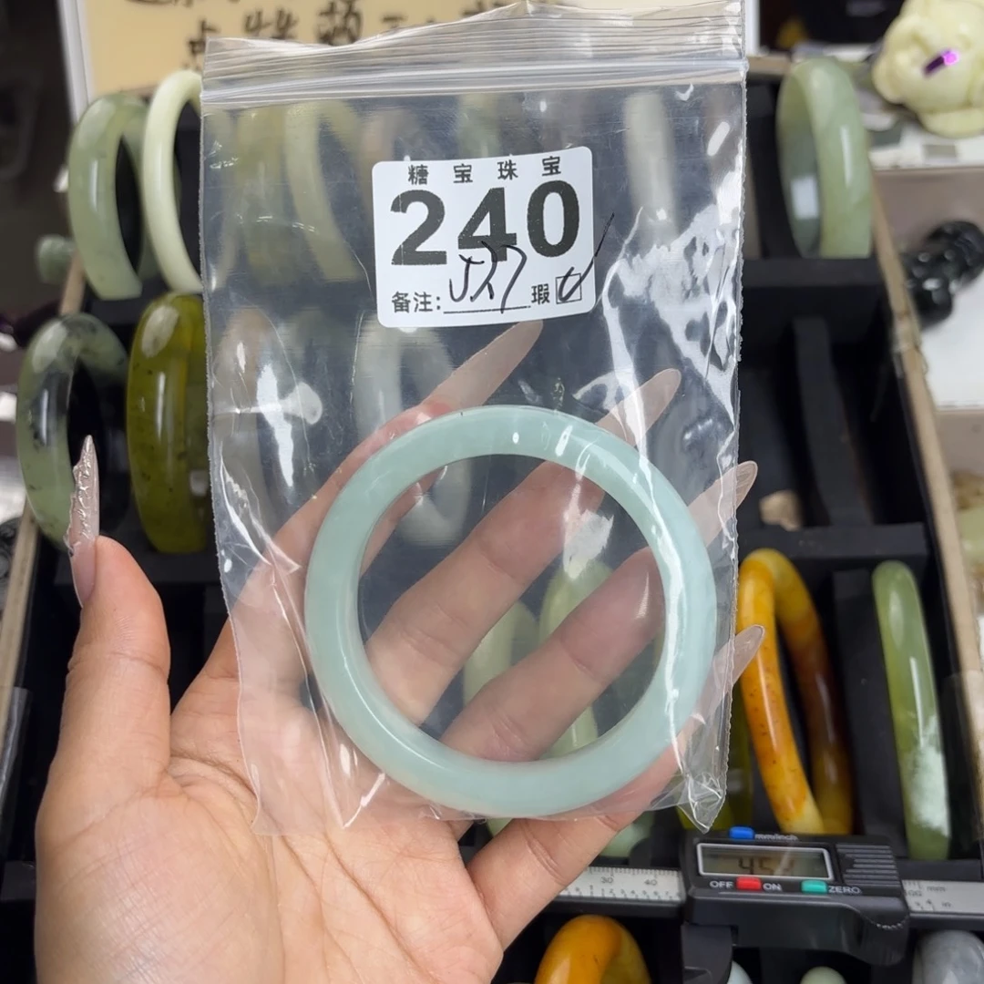 未镶嵌蛇纹石玉手镯海**辰