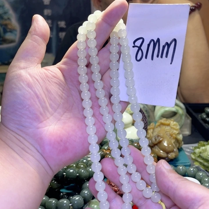 蛇纹石玉未镶嵌颈饰酒**生