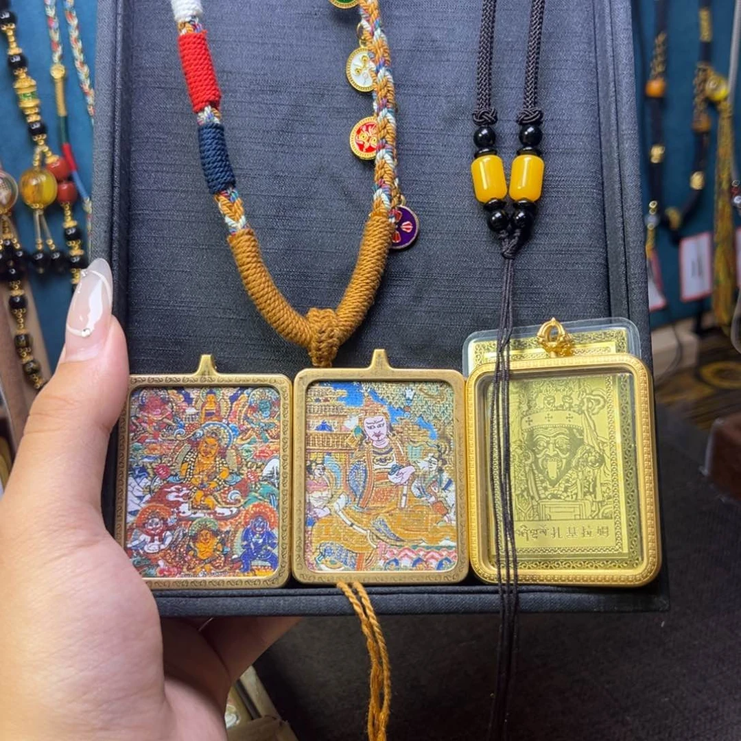 遇****吊坠美丽的小镇和美丽