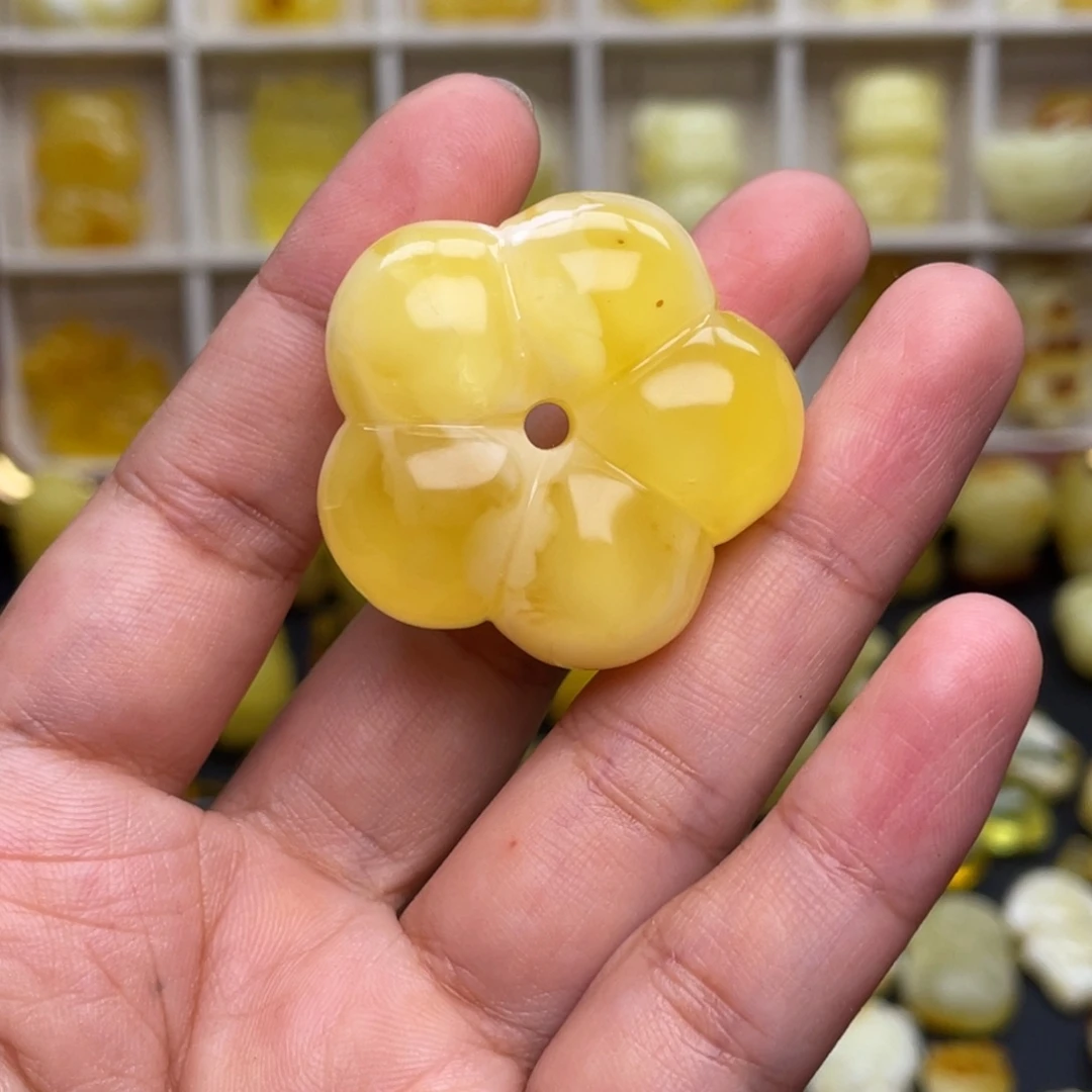 琥珀未镶嵌颈饰五瓣花蜜蜡