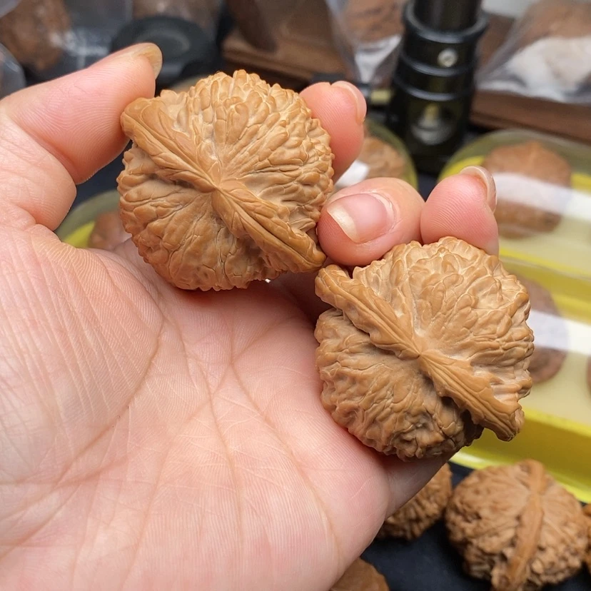 【闪购商品】桃核把件白狮子头48