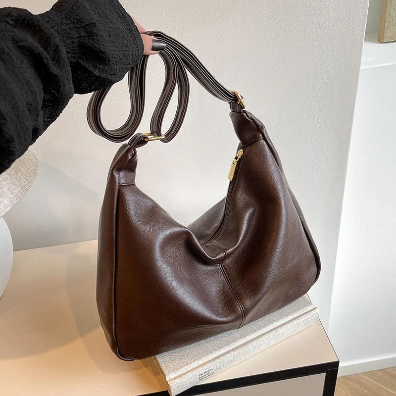 百搭大容量2025通勤包包单肩斜挎包新款背包复古质感托特包