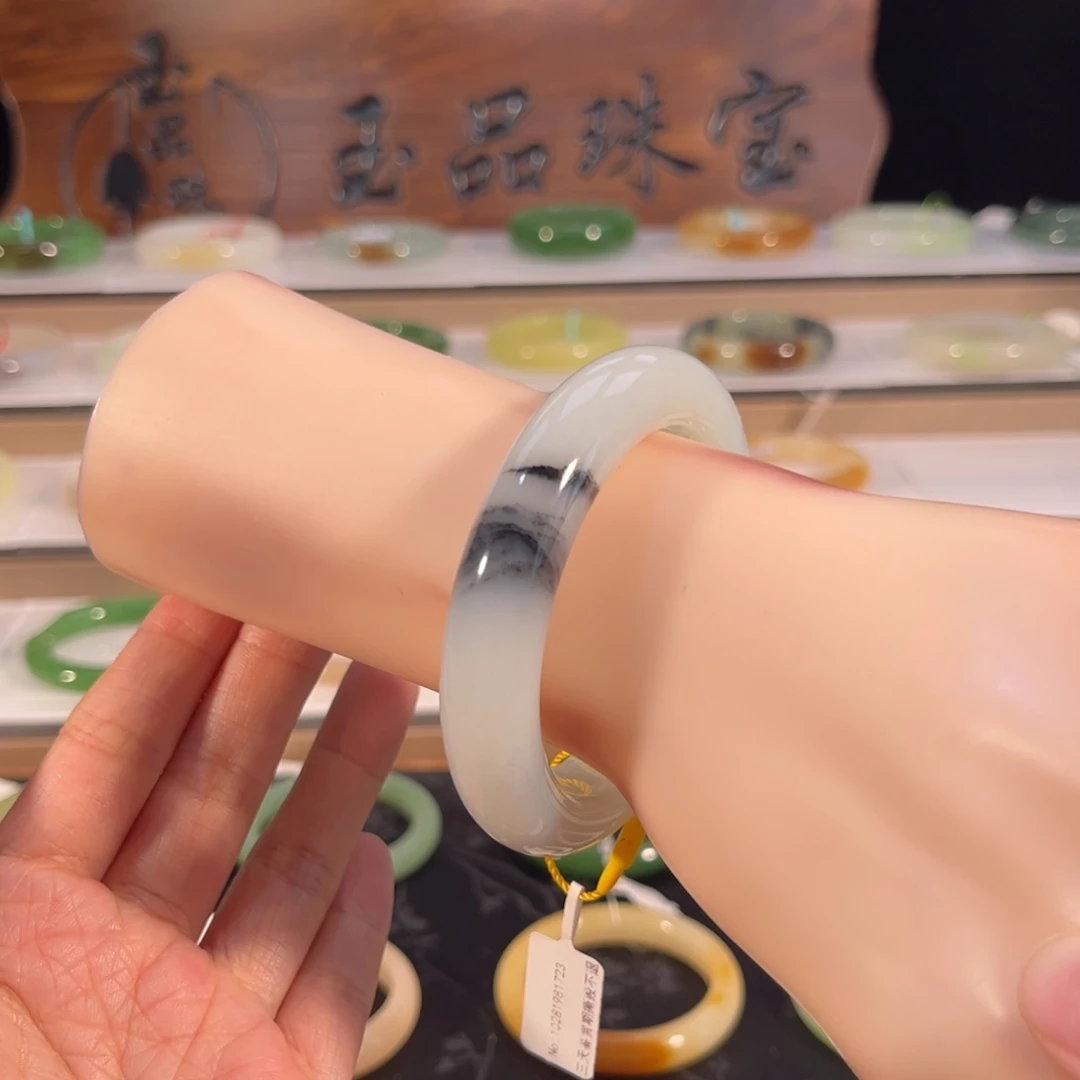 和田玉未镶嵌手镯