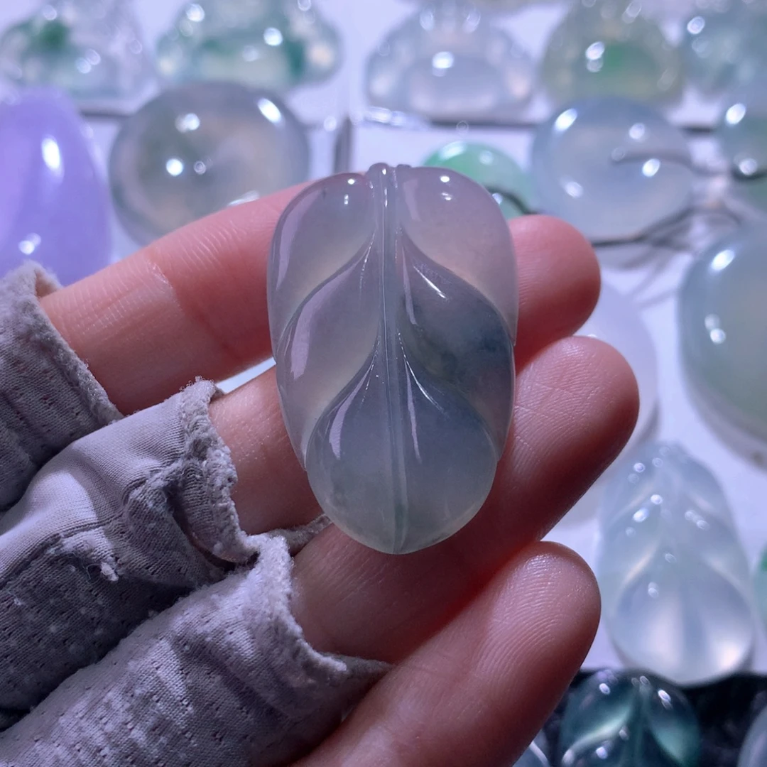 翡翠未镶嵌颈饰叶子