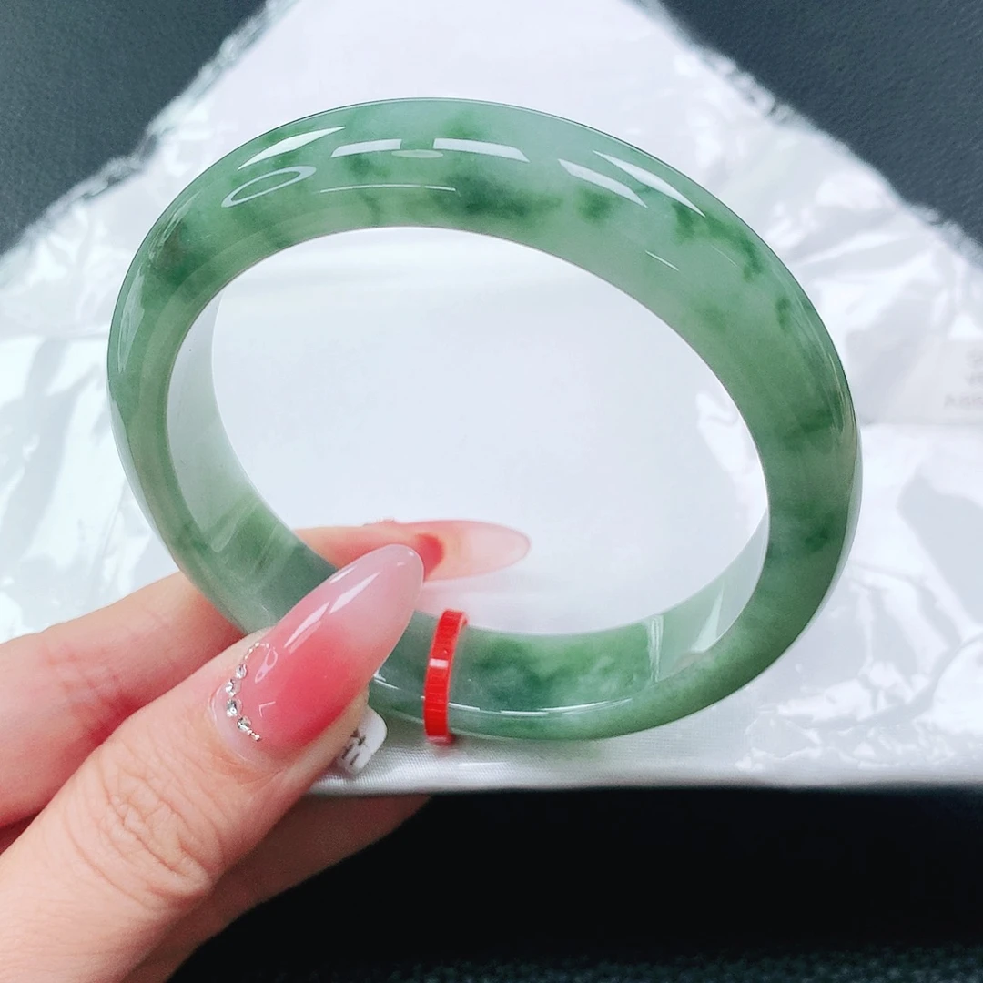 翡翠手镯未镶嵌57圈