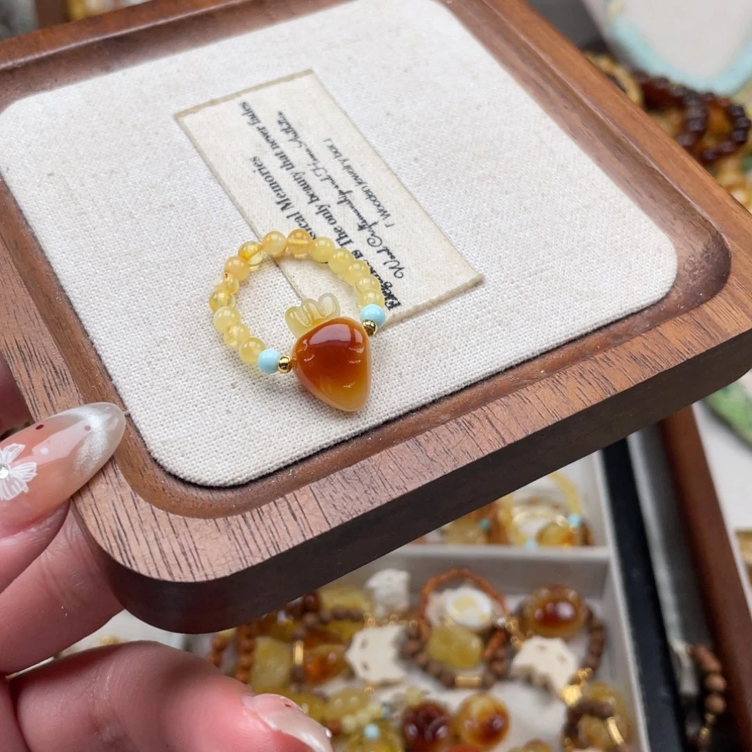 琥珀裸石未镶嵌胡萝卜戒指